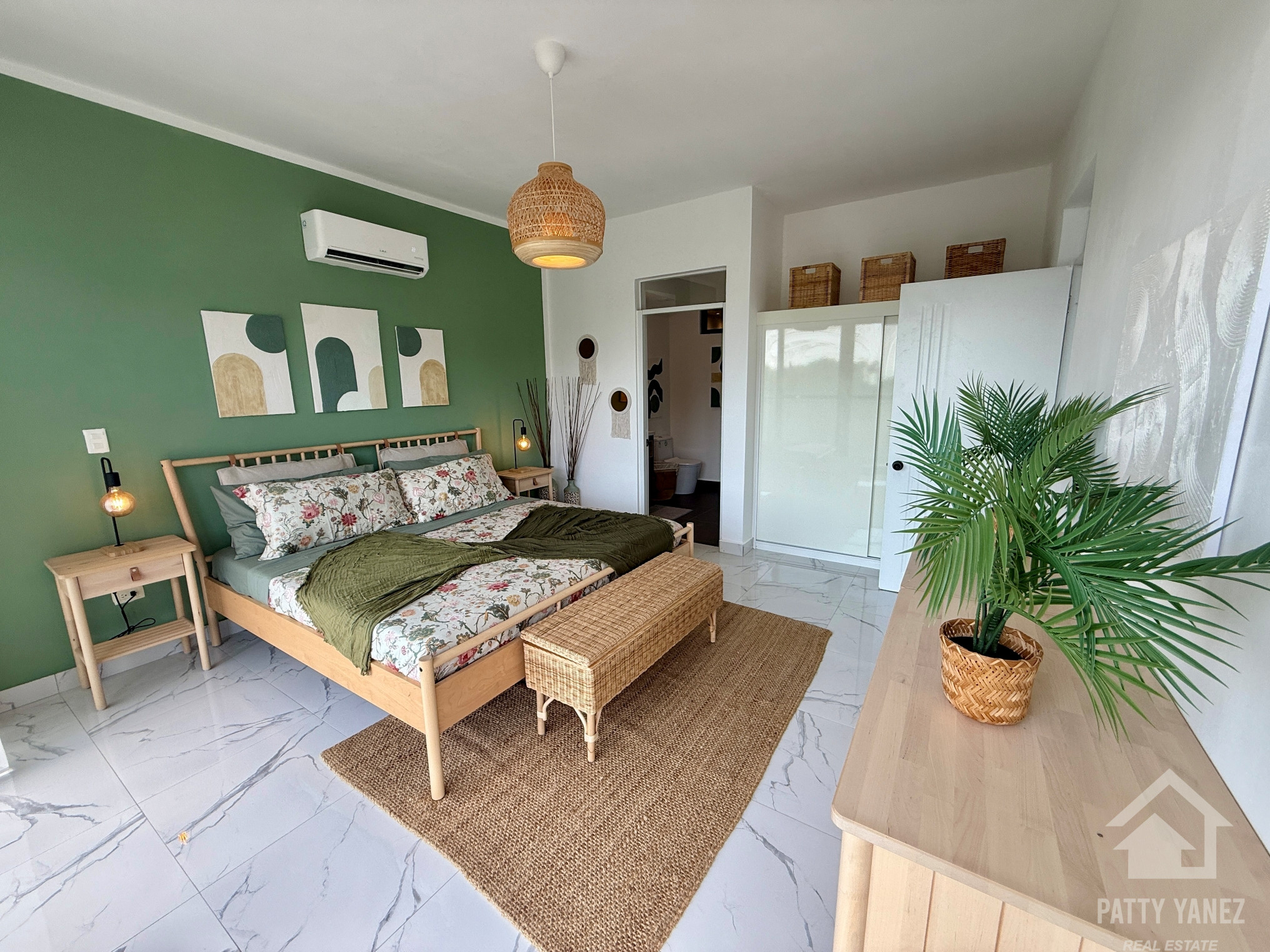 2-Bedroom Modern Condo Short Walk to Playa Encuentro, Cabarete