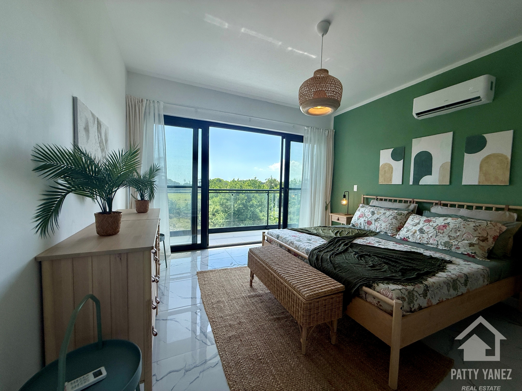 2-Bedroom Modern Condo Short Walk to Playa Encuentro, Cabarete