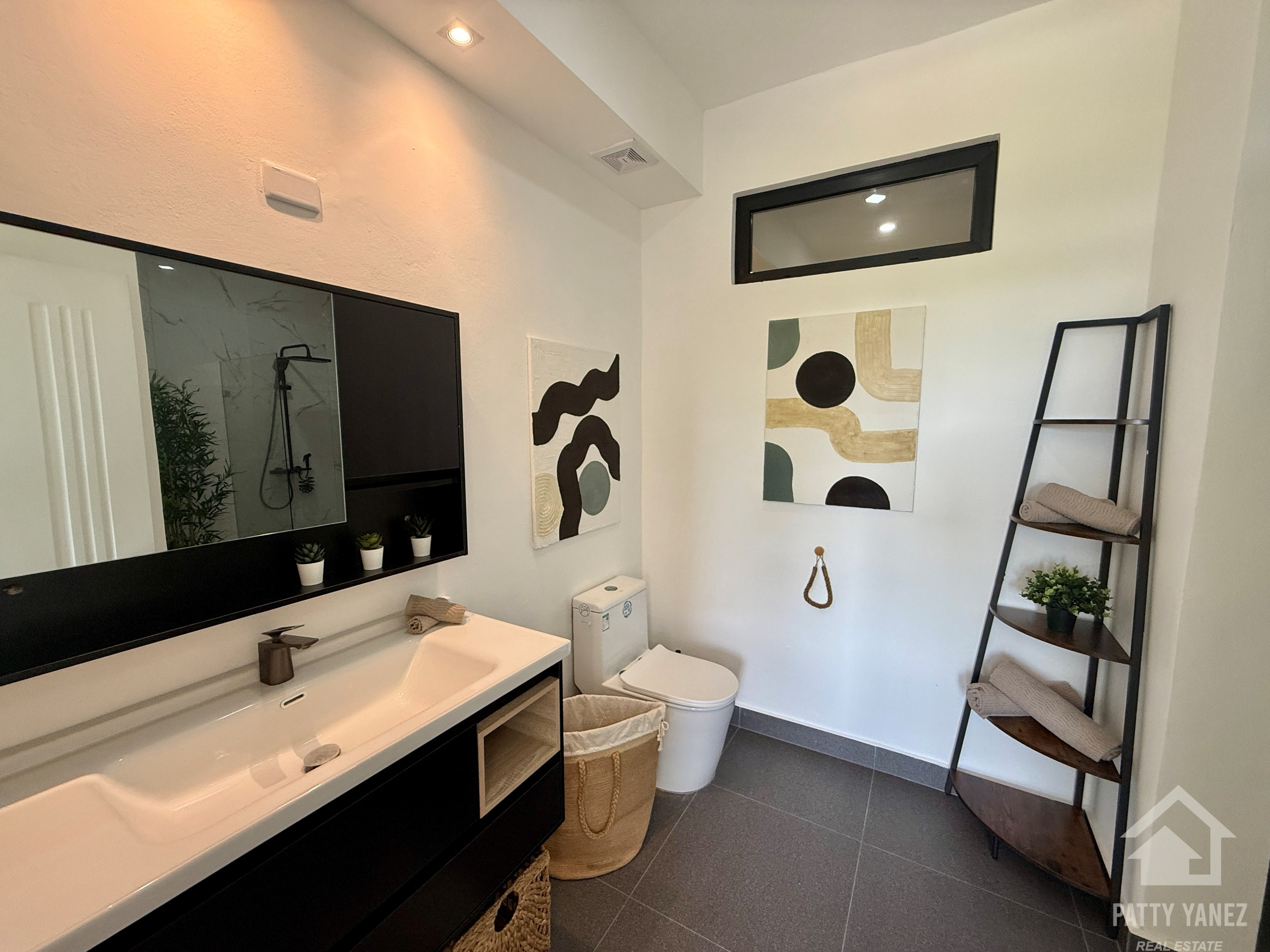 2-Bedroom Modern Condo Short Walk to Playa Encuentro, Cabarete
