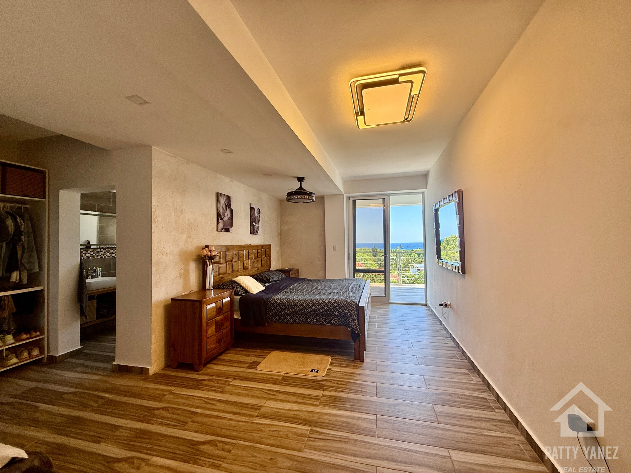 Ático con vistas panorámicas al mar y a la montaña en Playa Encuentro