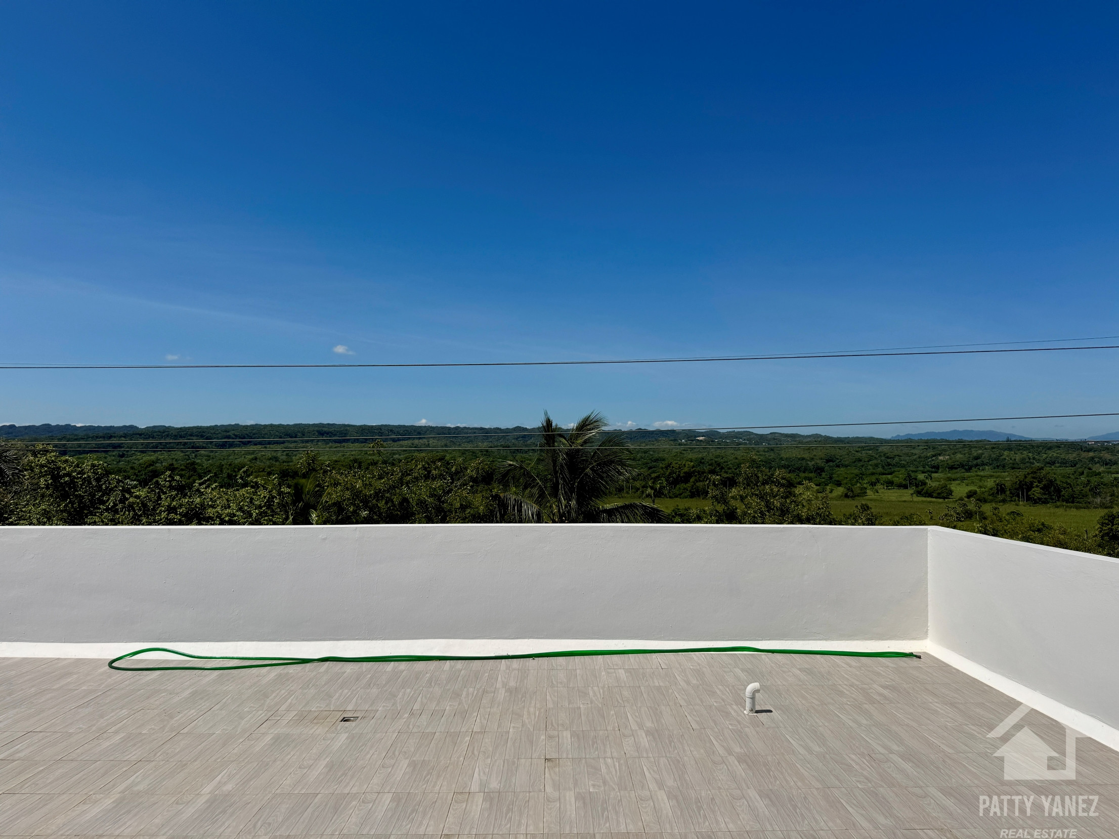 Ático con vistas panorámicas al mar y a la montaña en Playa Encuentro