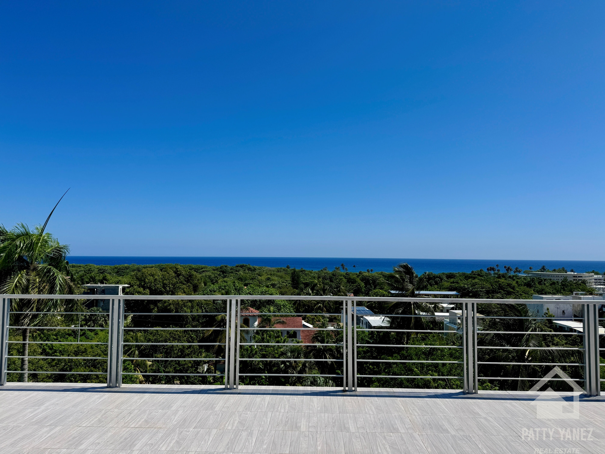 Ático con vistas panorámicas al mar y a la montaña en Playa Encuentro