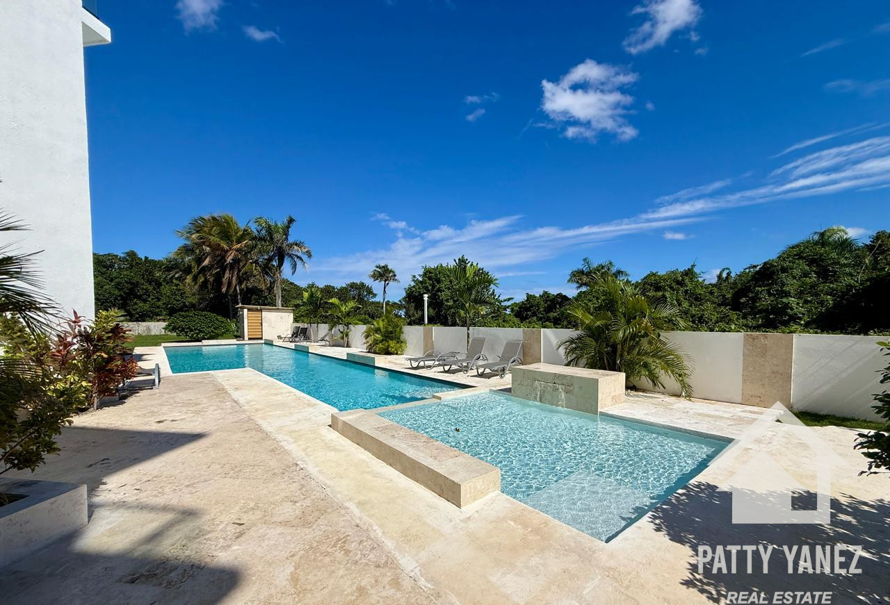 2-Bedroom Modern Condo Short Walk to Playa Encuentro, Cabarete