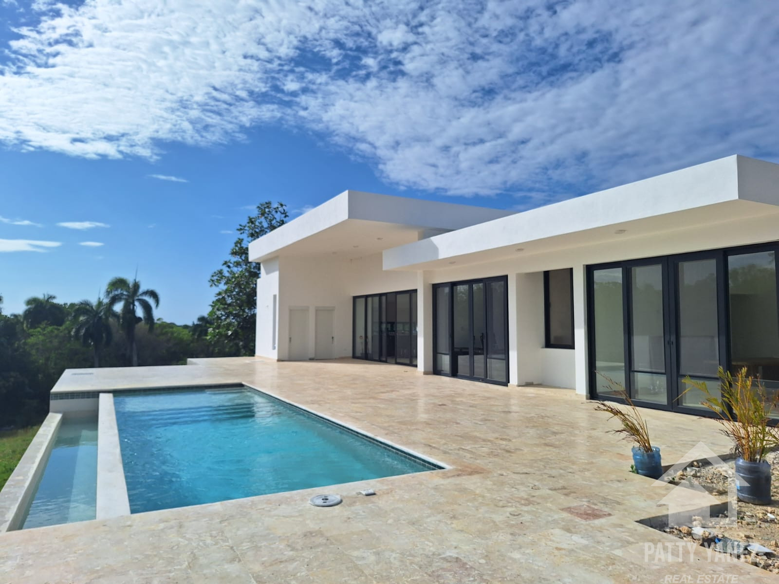 Villa de 3 dormitorios en una nueva urbanización situada en una ladera