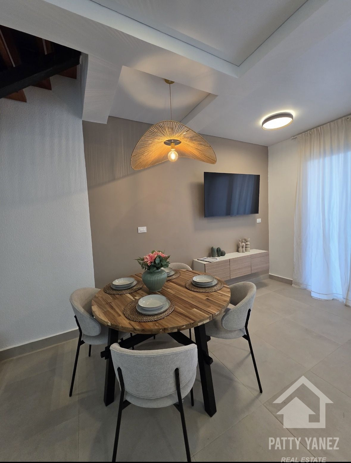 Casa adosada dúplex lista para habitar en Sosúa con piscina privada en Playa Chiquita