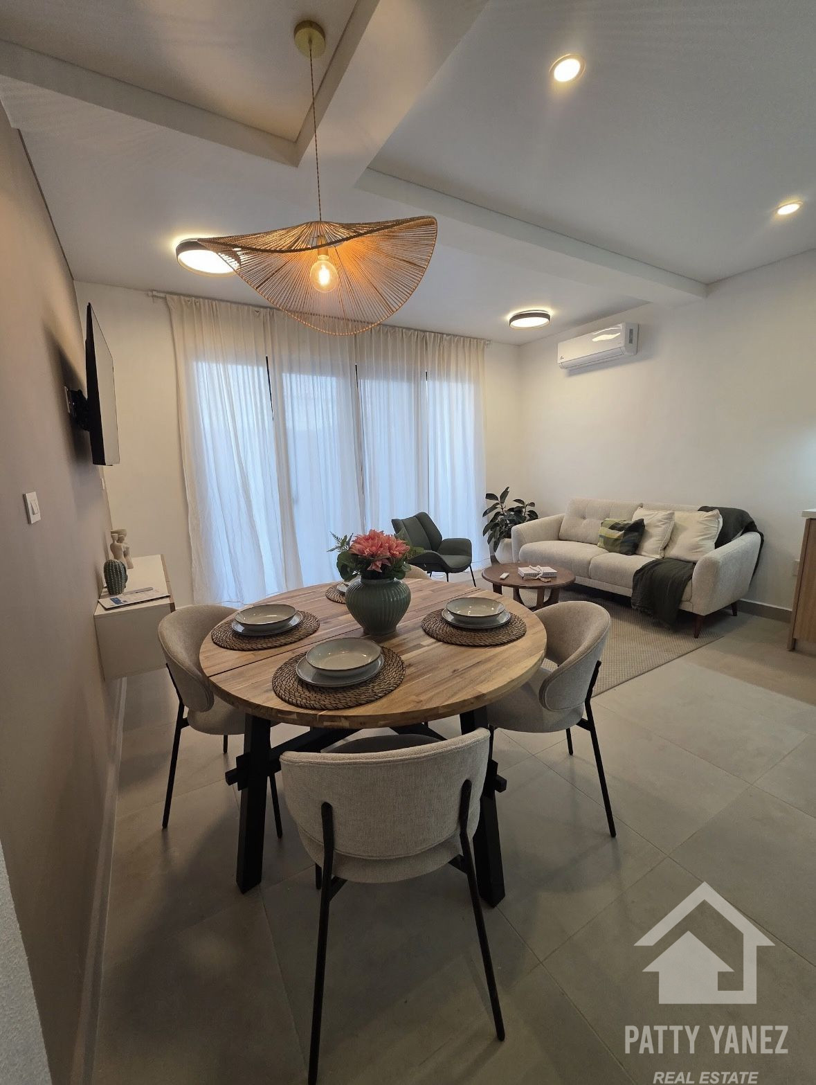 Casa adosada dúplex lista para habitar en Sosúa con piscina privada en Playa Chiquita