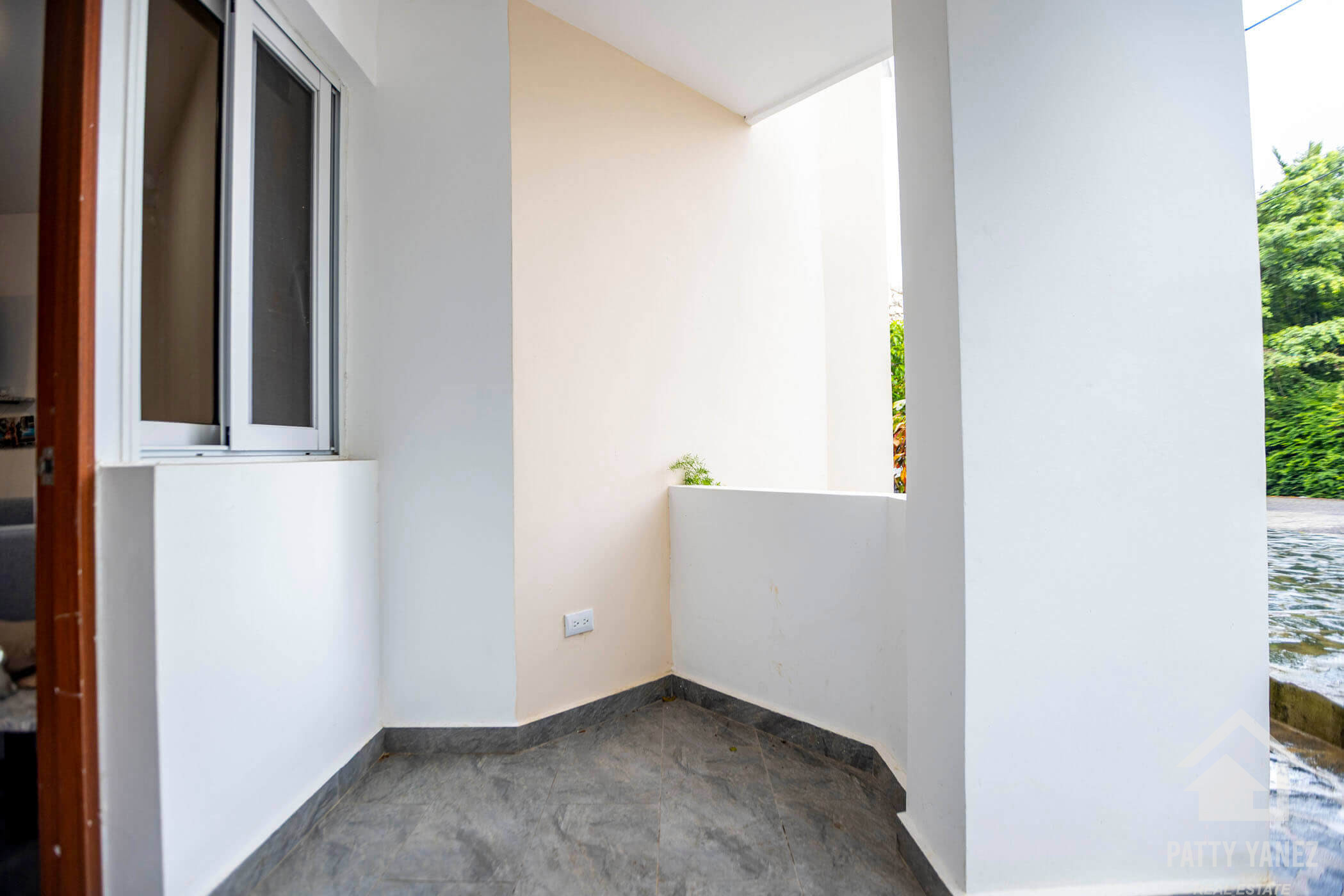 Departamento de 1 recámara con patio trasero privado y jacuzzi, a unos pasos de la playa de Cabarete