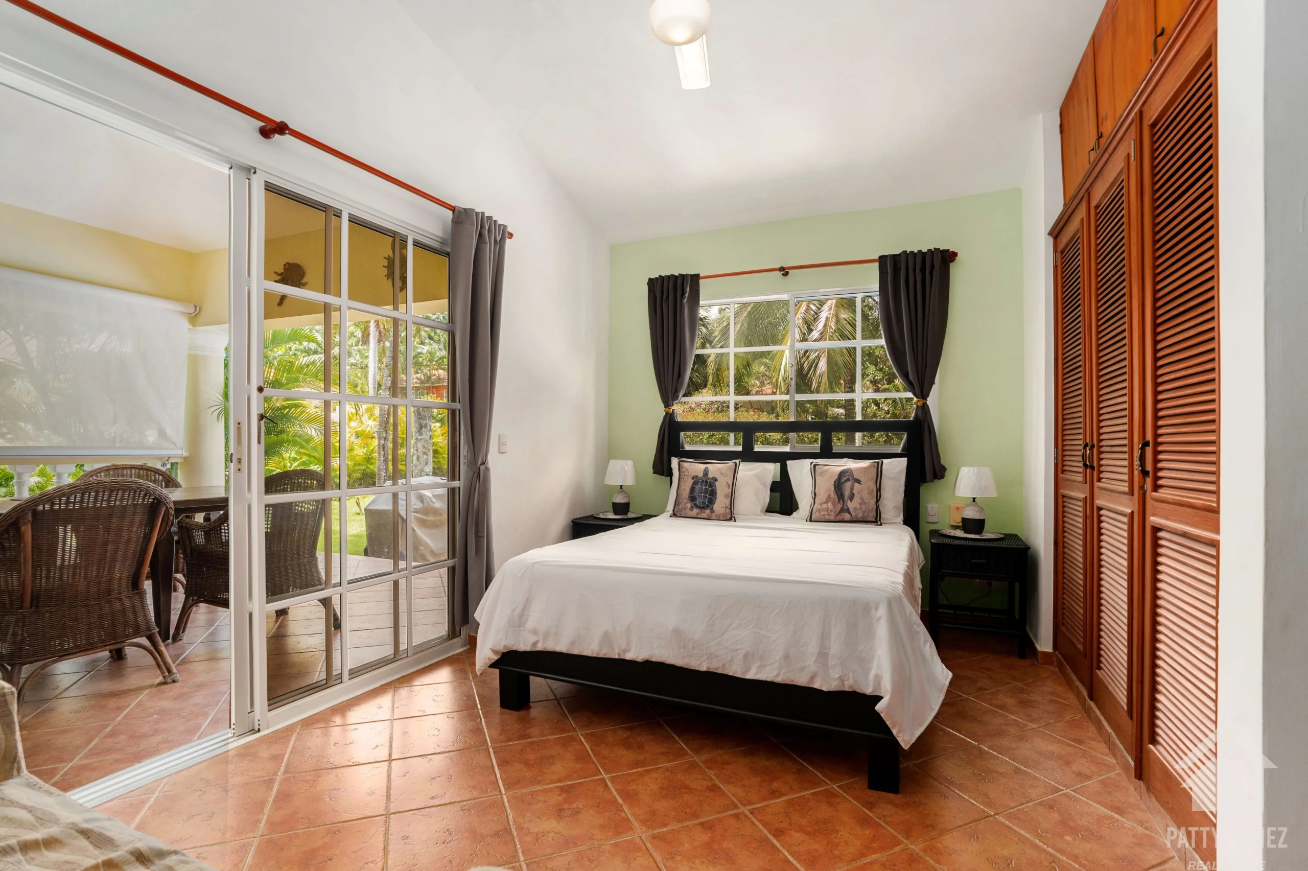 Charming 2-Bedroom Villa Steps from Scenic Dining & Views