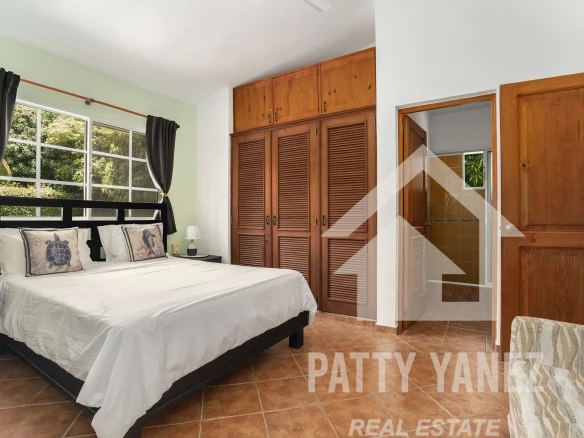 Charming 2-Bedroom Villa Steps from Scenic Dining & Views