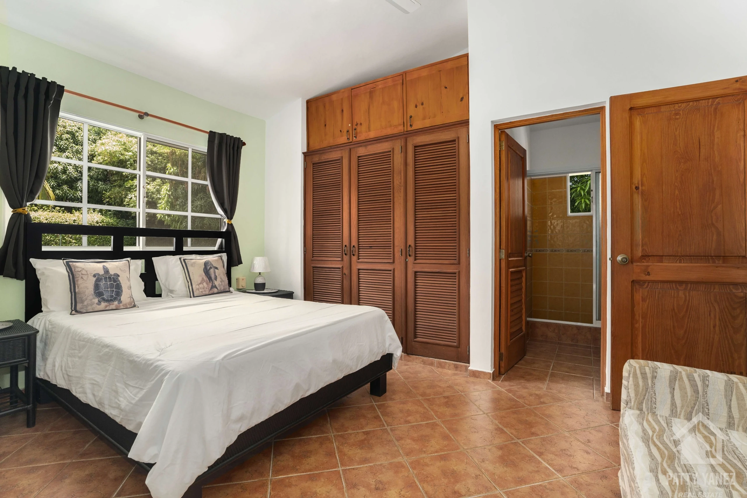 Charming 2-Bedroom Villa Steps from Scenic Dining & Views