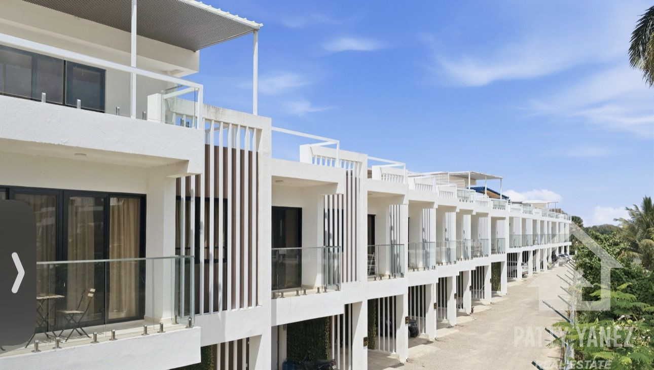 Turnkey 4-Bedroom Townhouse with Private Pool in Perla Marina