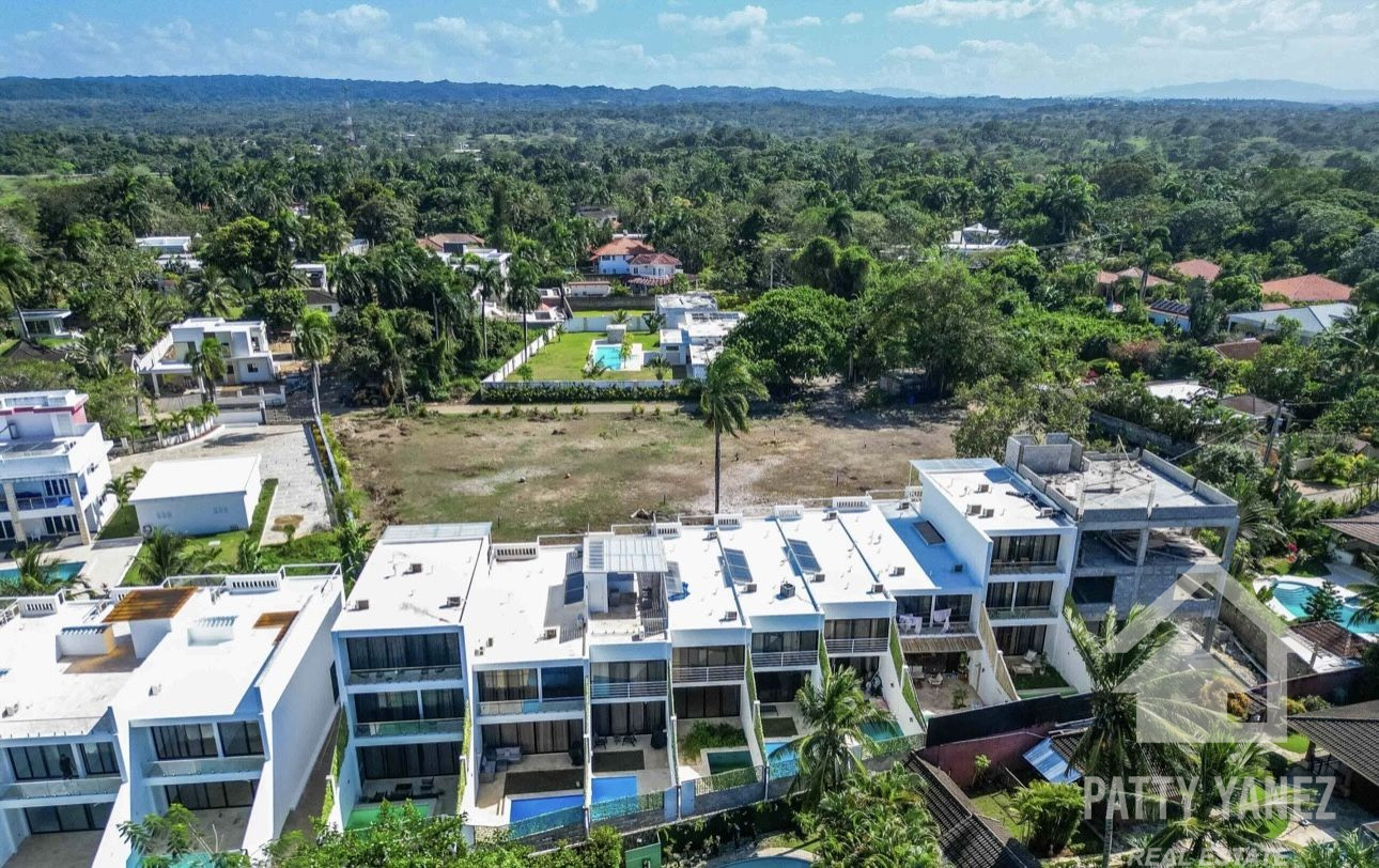 Turnkey 4-Bedroom Townhouse with Private Pool in Perla Marina