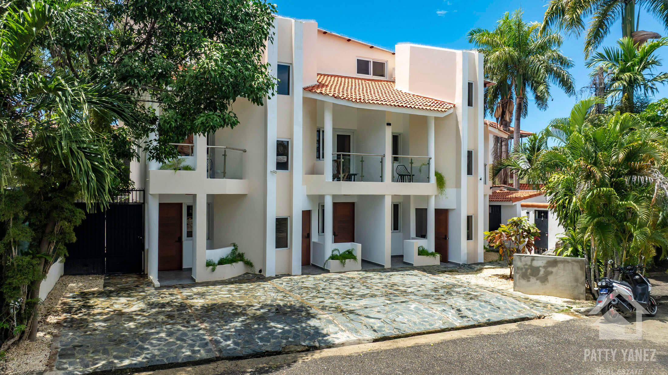 Departamento de 1 recámara con patio trasero privado y jacuzzi, a unos pasos de la playa de Cabarete