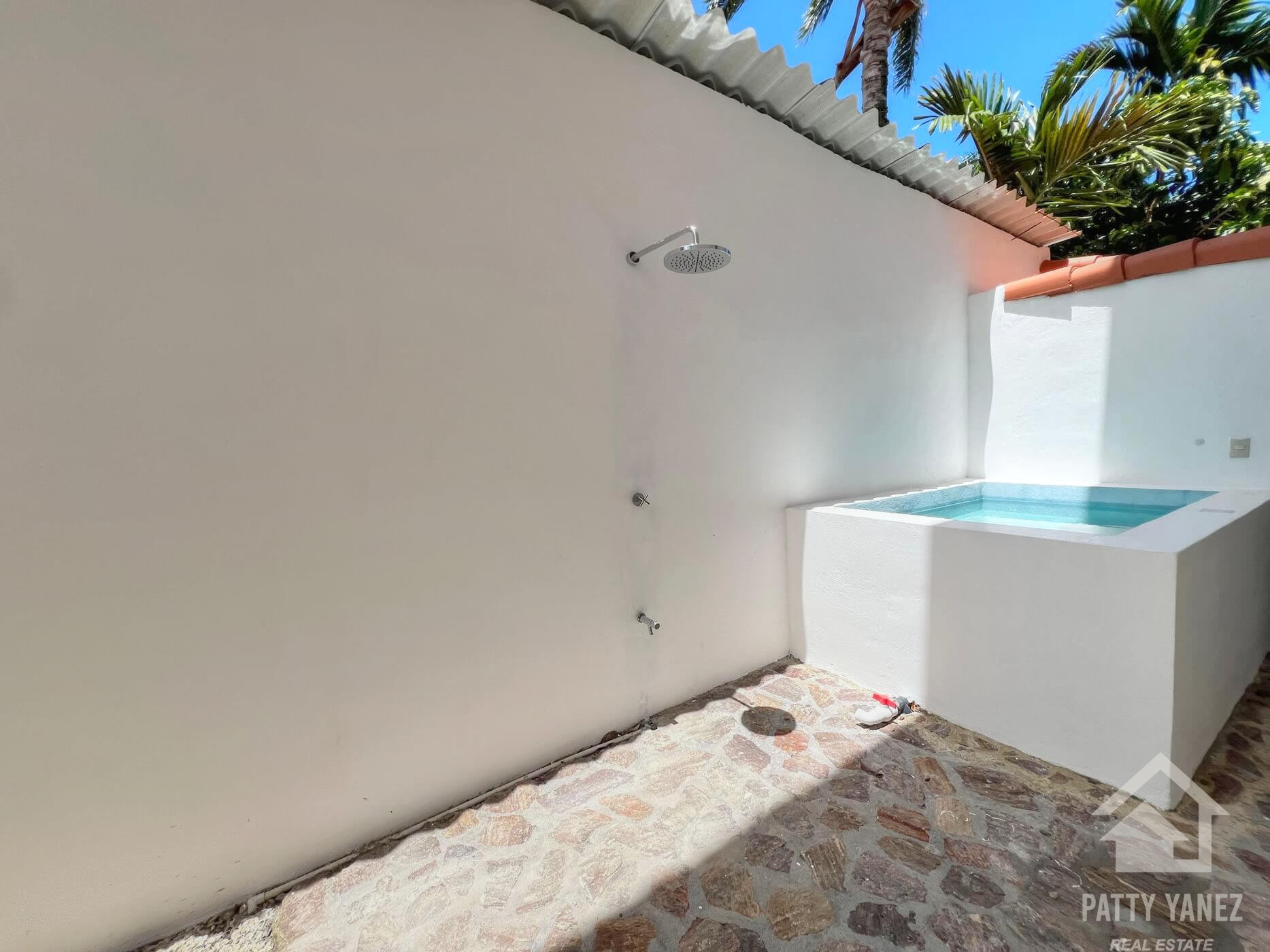 Departamento de 1 recámara con patio trasero privado y jacuzzi, a unos pasos de la playa de Cabarete