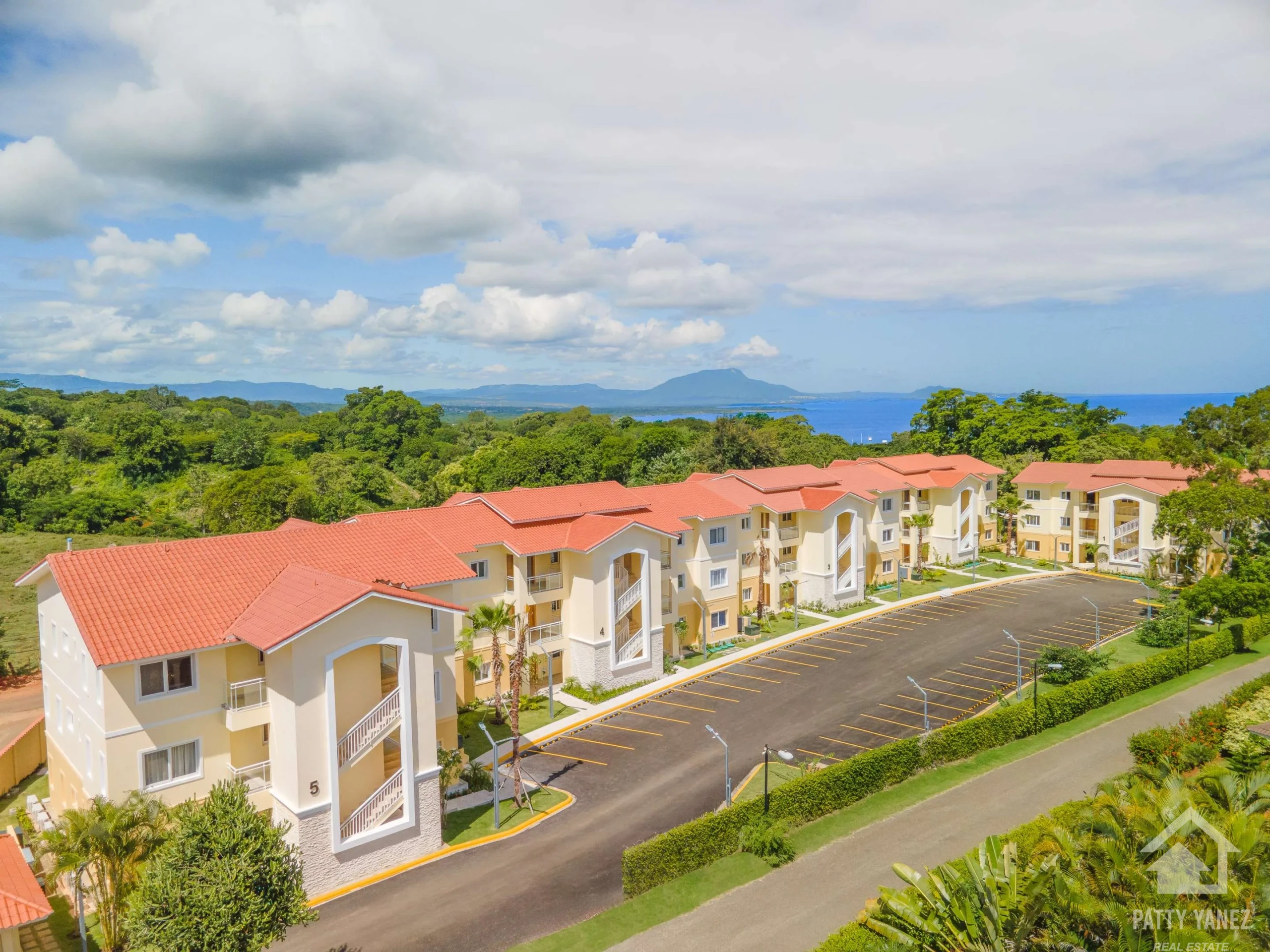 Departamento de 2 recámaras en venta en un complejo residencial de Sosúa, con terraza y piscina