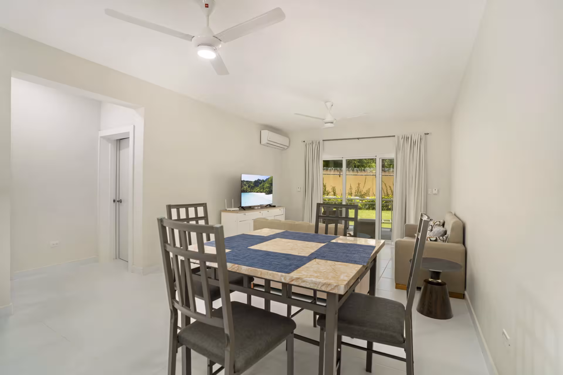 Departamento de 2 recámaras en venta en un complejo residencial de Sosúa, con terraza y piscina