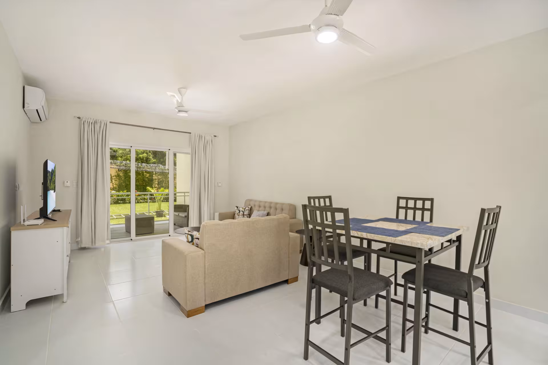 Departamento de 2 recámaras en venta en un complejo residencial de Sosúa, con terraza y piscina