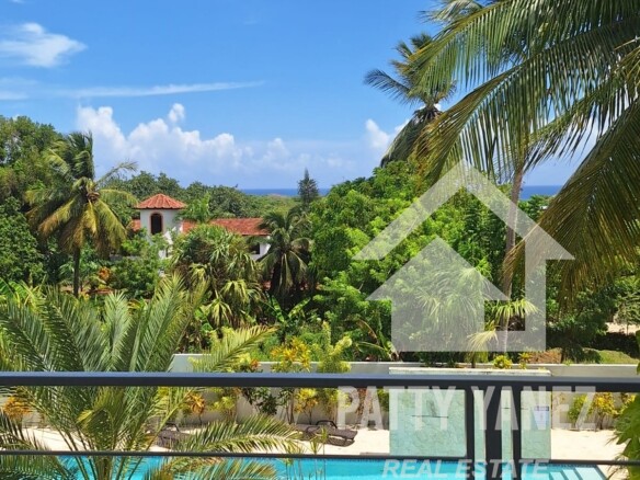 Condominio moderno de 2 recámaras cerca de la playa de Encuentro: amueblado, con vista al mar y a la alberca 