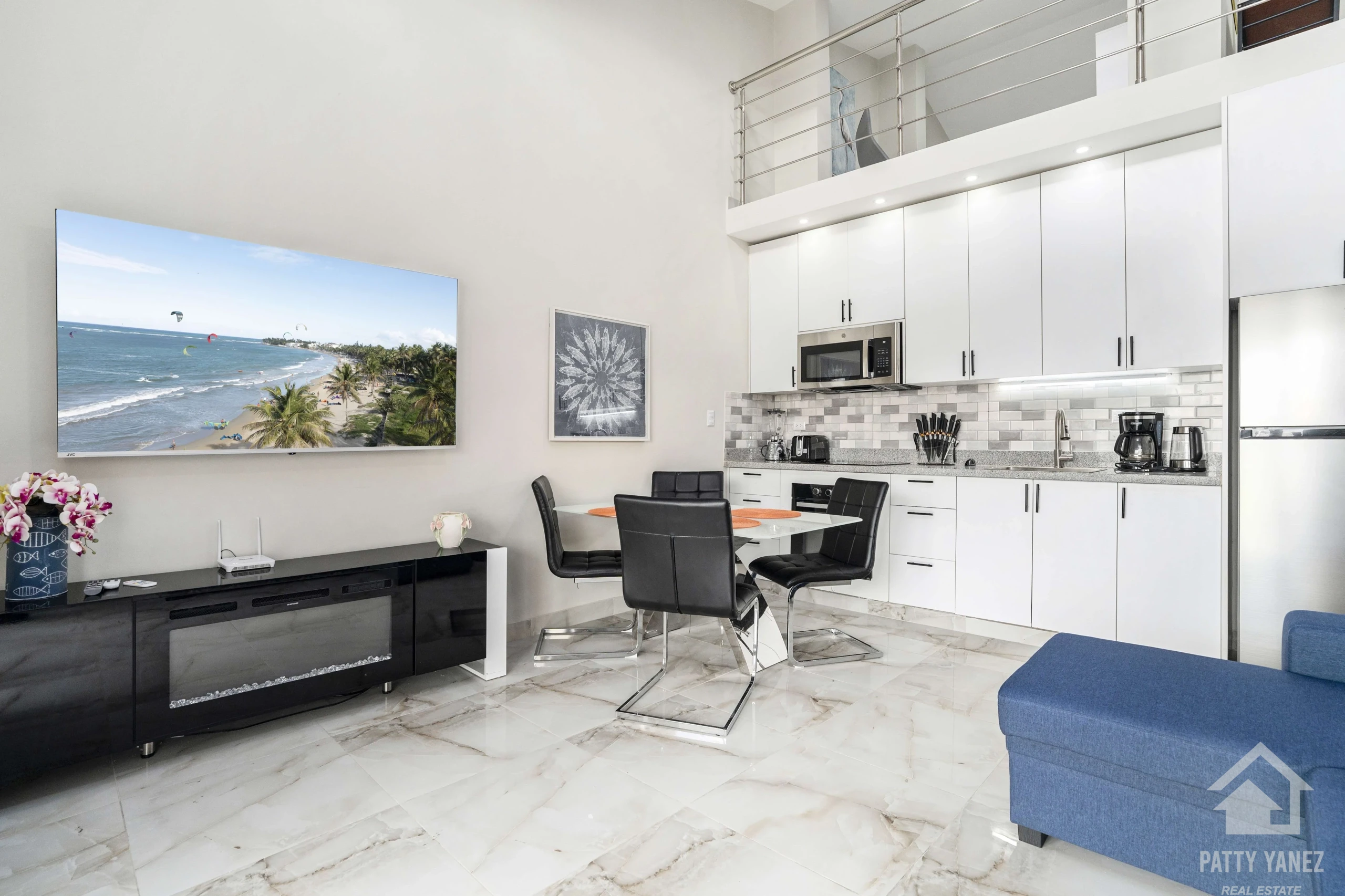 Departamento amueblado de 2 recámaras con loft cerca de la playa