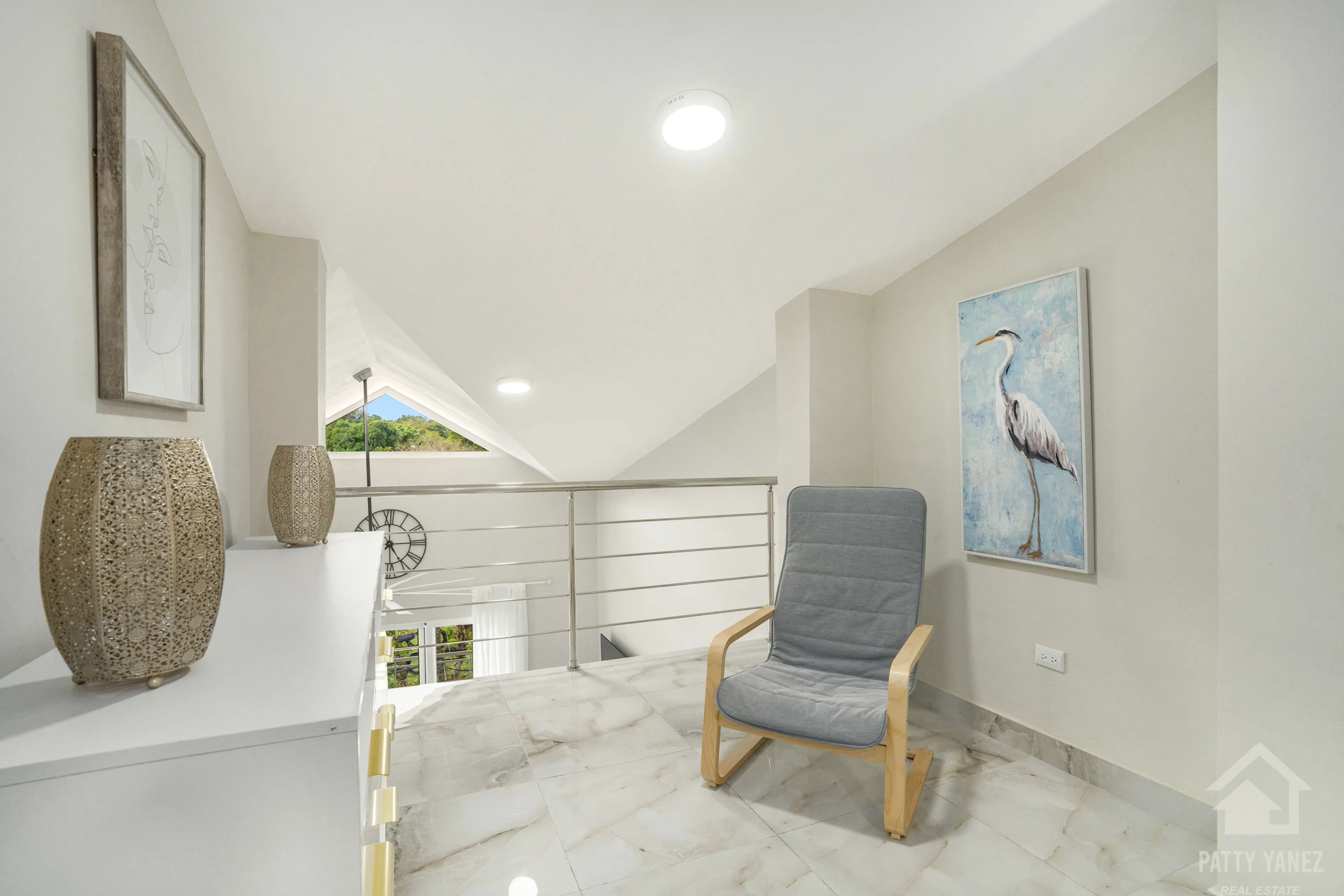 Departamento amueblado de 2 recámaras con loft cerca de la playa