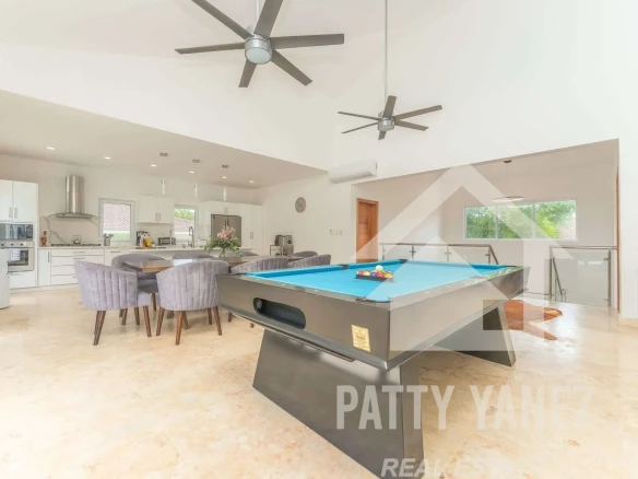 Modern Caribbean Villa with 4 Bedrooms and Private Pool