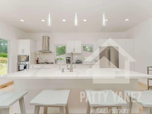 Modern Caribbean Villa with 4 Bedrooms and Private Pool