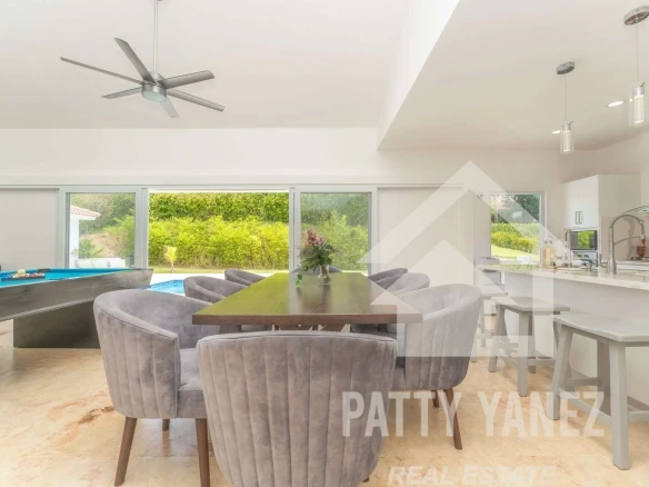 Modern Caribbean Villa with 4 Bedrooms and Private Pool