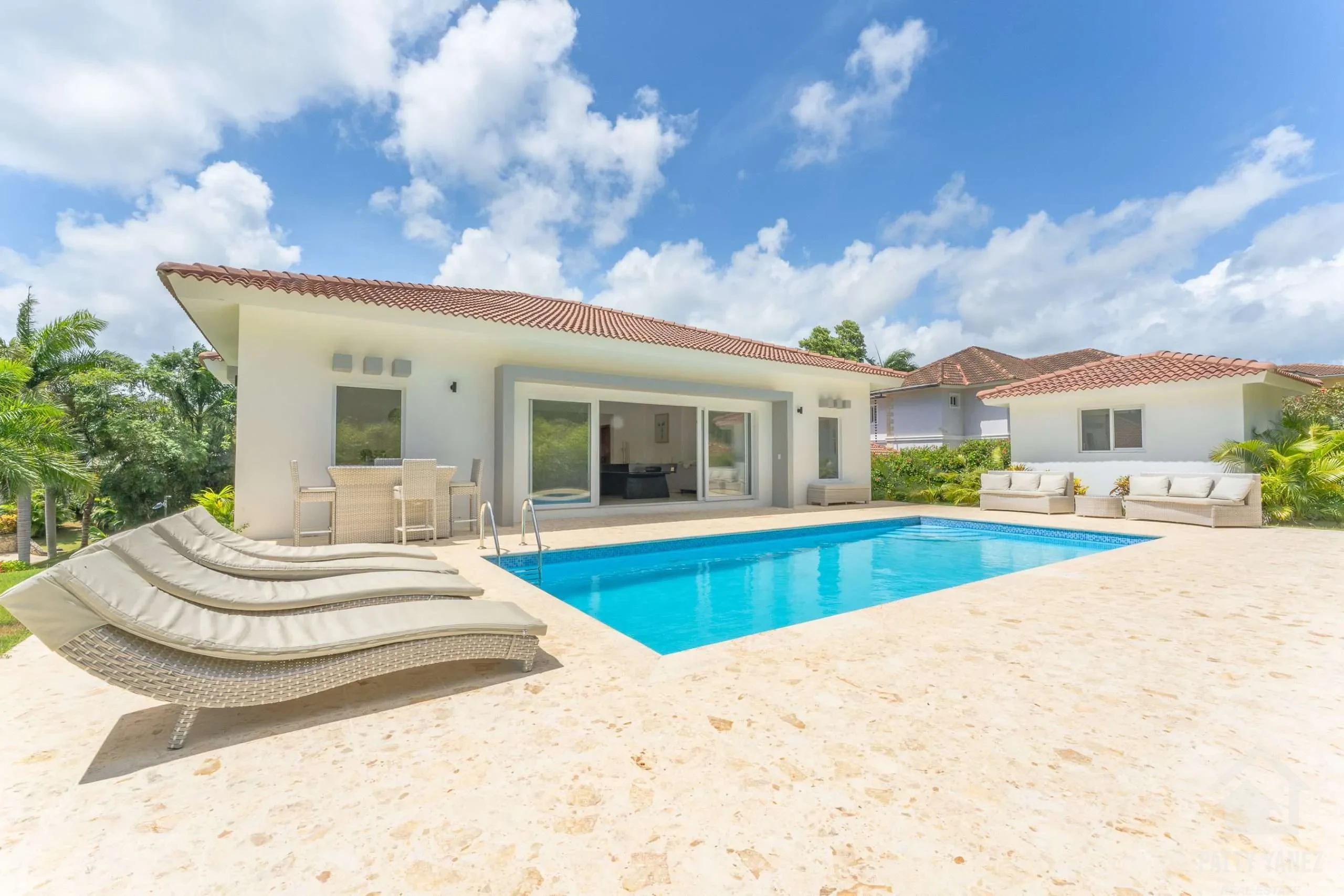 Modern Caribbean Villa with 4 Bedrooms and Private Pool