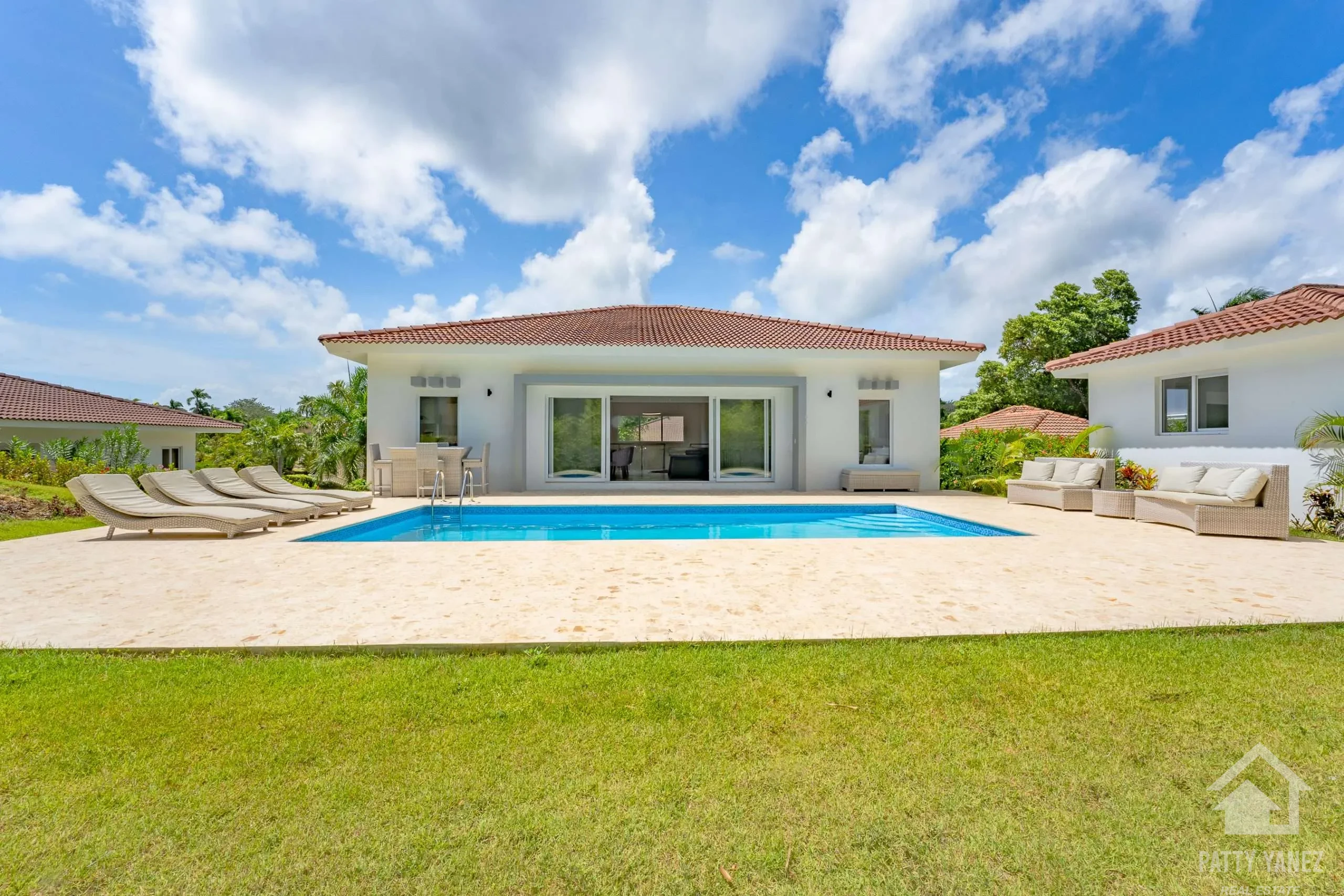 Modern Caribbean Villa with 4 Bedrooms and Private Pool