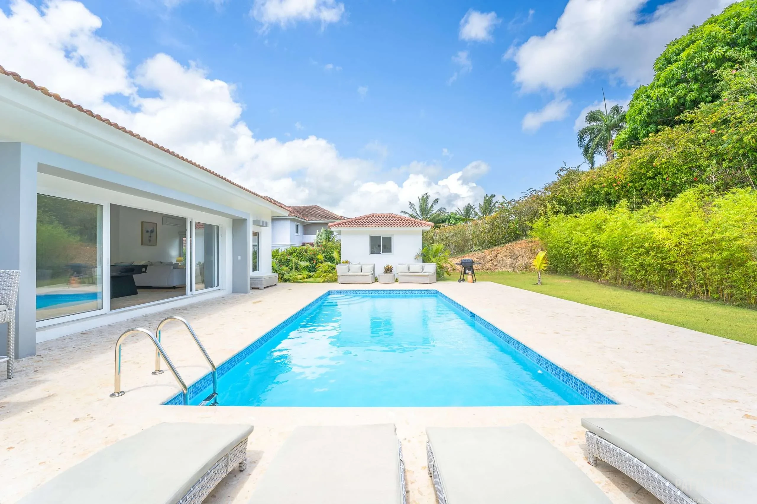 Modern Caribbean Villa with 4 Bedrooms and Private Pool