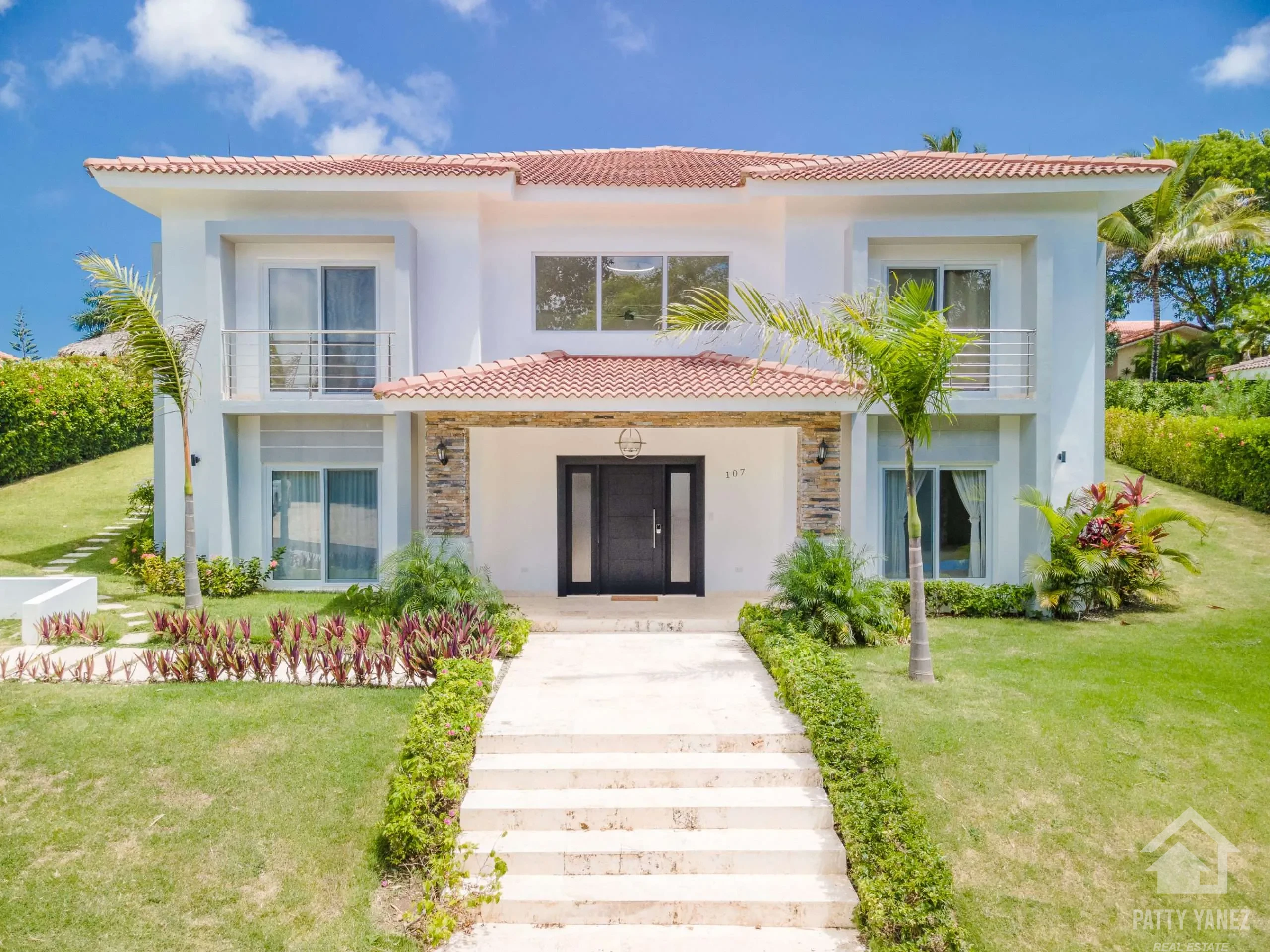 Modern Caribbean Villa with 4 Bedrooms and Private Pool