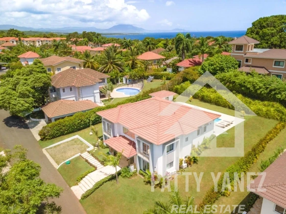 Modern Caribbean Villa with 4 Bedrooms and Private Pool