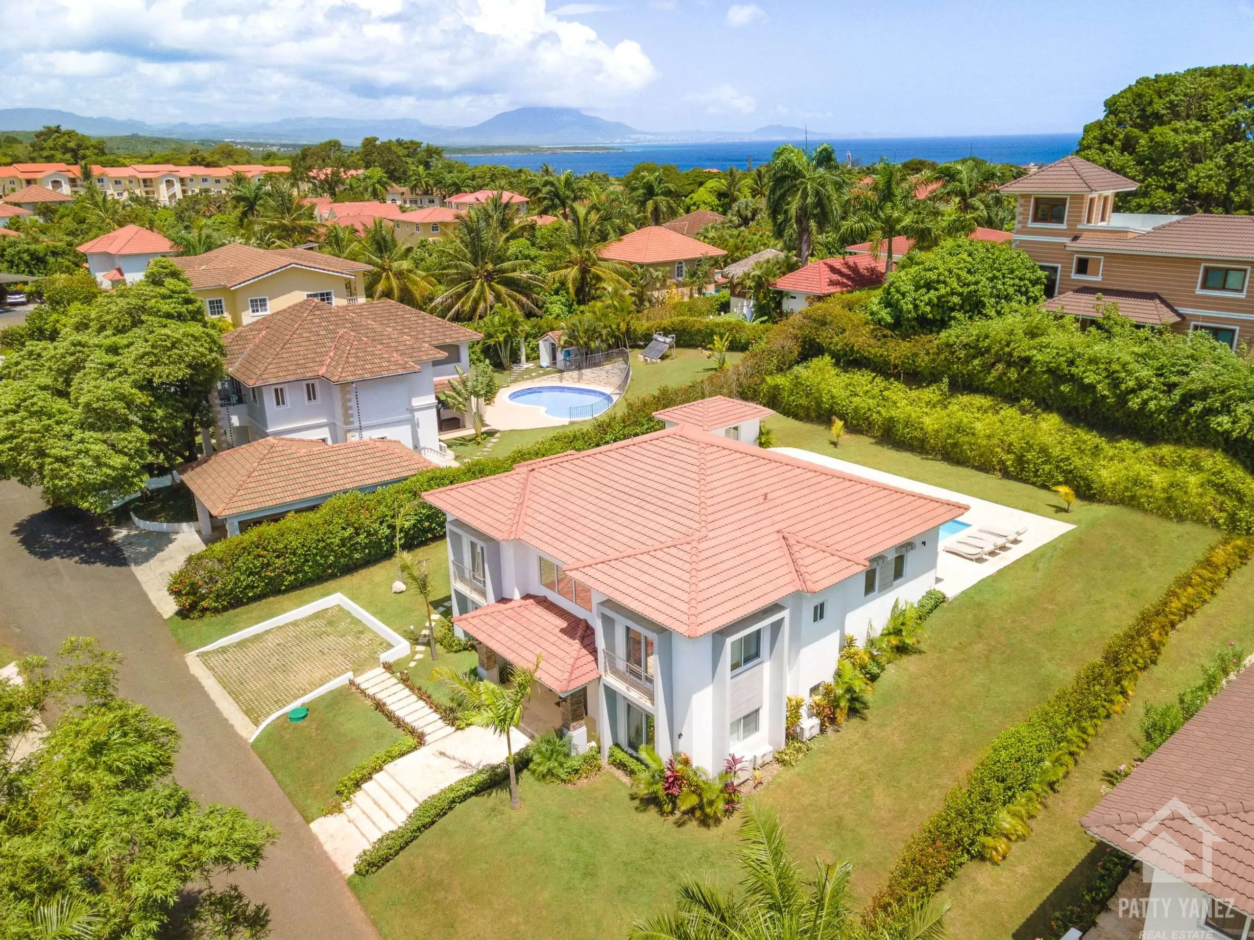 Modern Caribbean Villa with 4 Bedrooms and Private Pool