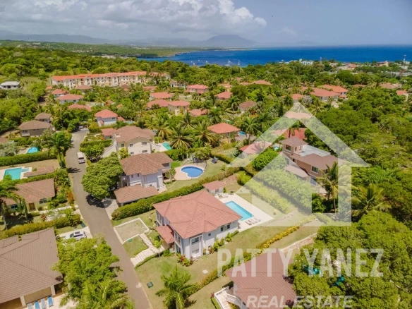 Modern Caribbean Villa with 4 Bedrooms and Private Pool