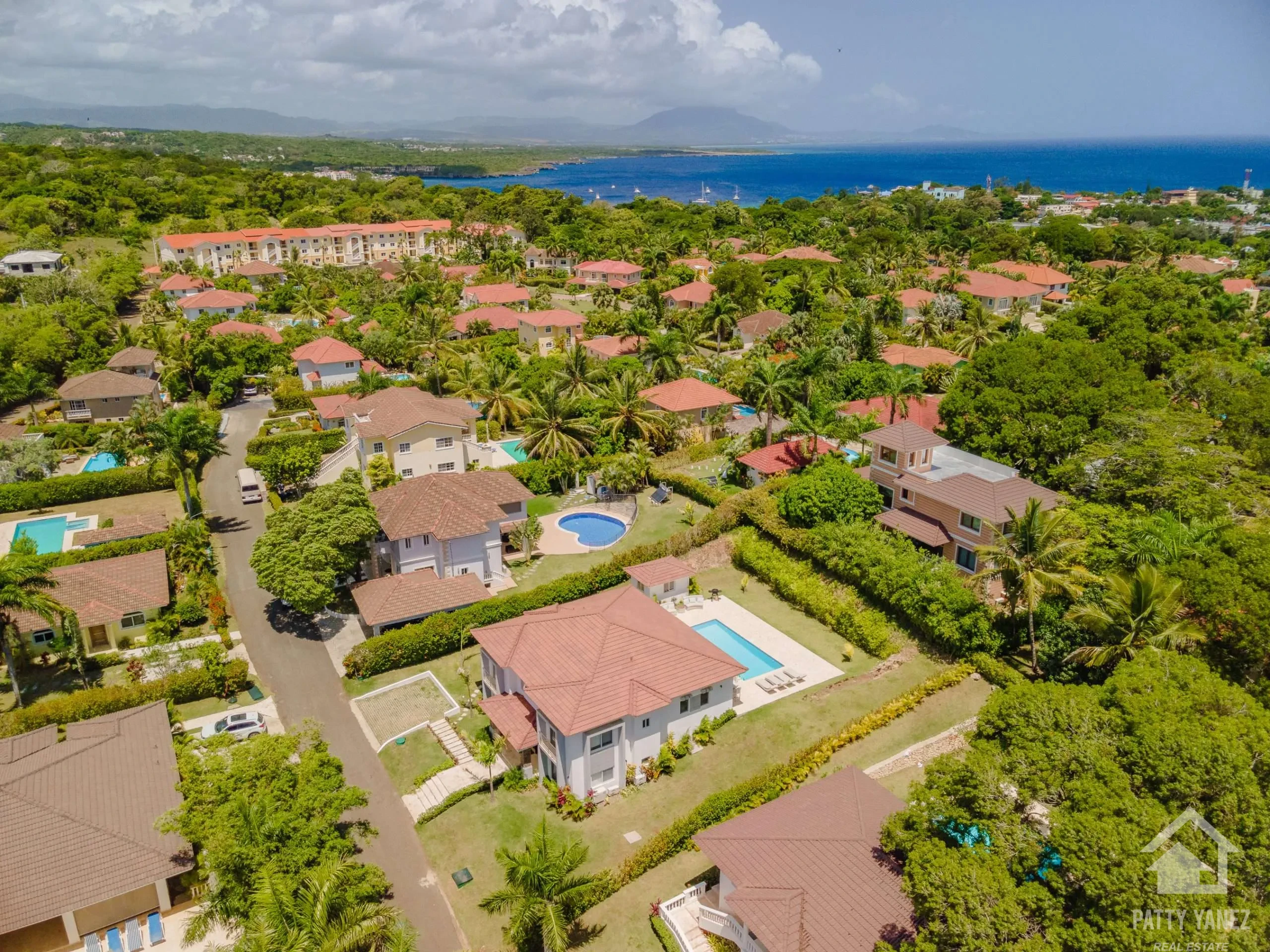 Modern Caribbean Villa with 4 Bedrooms and Private Pool