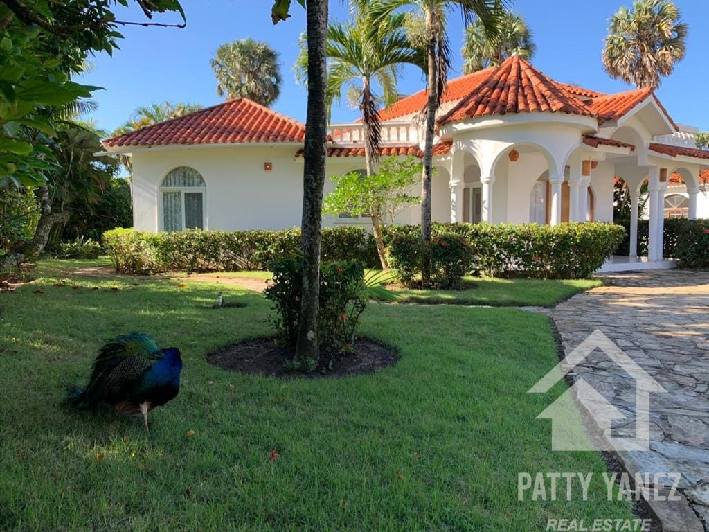 3-Bedroom Villa with Guest House in Playa Encuentro