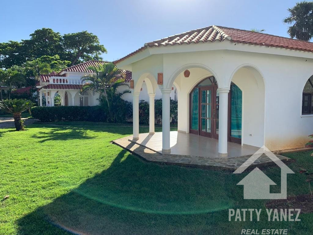 3-Bedroom Villa with Guest House in Playa Encuentro