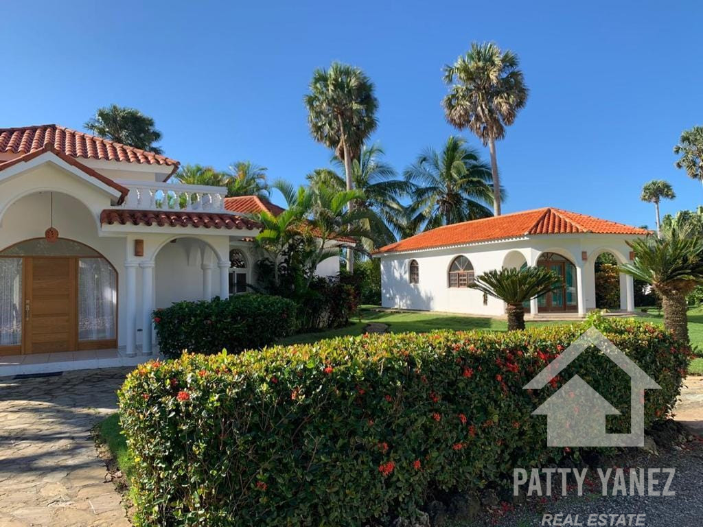 3-Bedroom Villa with Guest House in Playa Encuentro