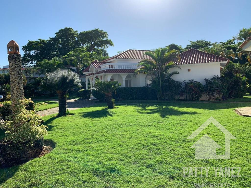 3-Bedroom Villa with Guest House in Playa Encuentro