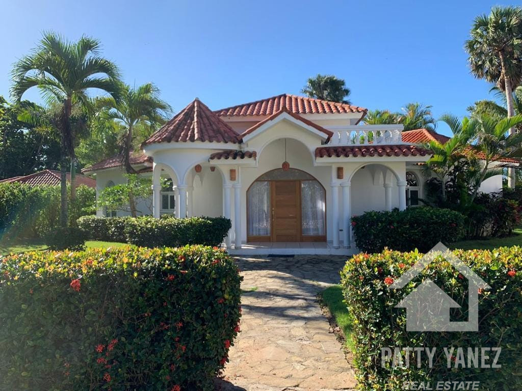 3-Bedroom Villa with Guest House in Playa Encuentro