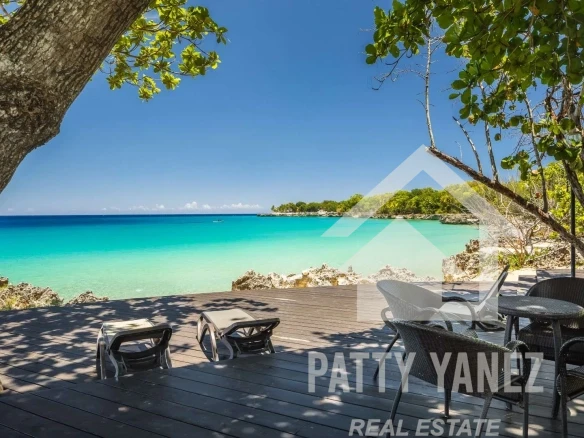 Beachfront Luxury 3-Bedroom Ocean View Condo