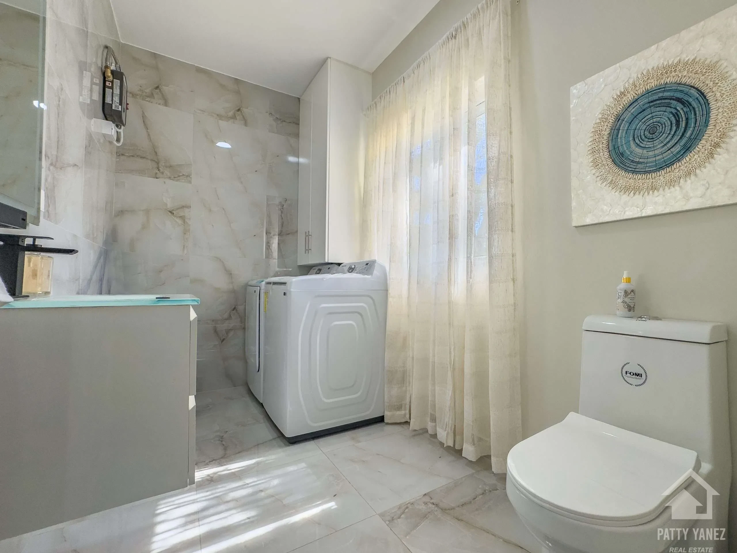 Condominio moderno amueblado de 3 recámaras con vista al mar y alberca