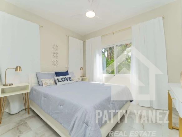 Condominio moderno amueblado de 3 recámaras con vista al mar y alberca