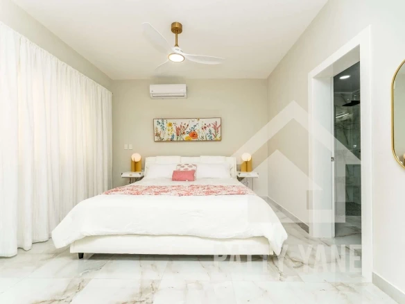 Condominio moderno amueblado de 3 recámaras con vista al mar y alberca