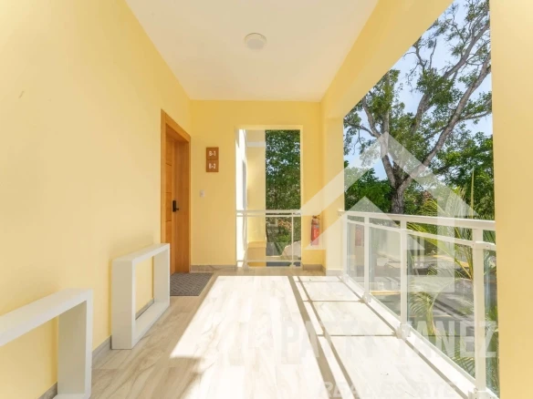 Condominio moderno amueblado de 3 recámaras con vista al mar y alberca