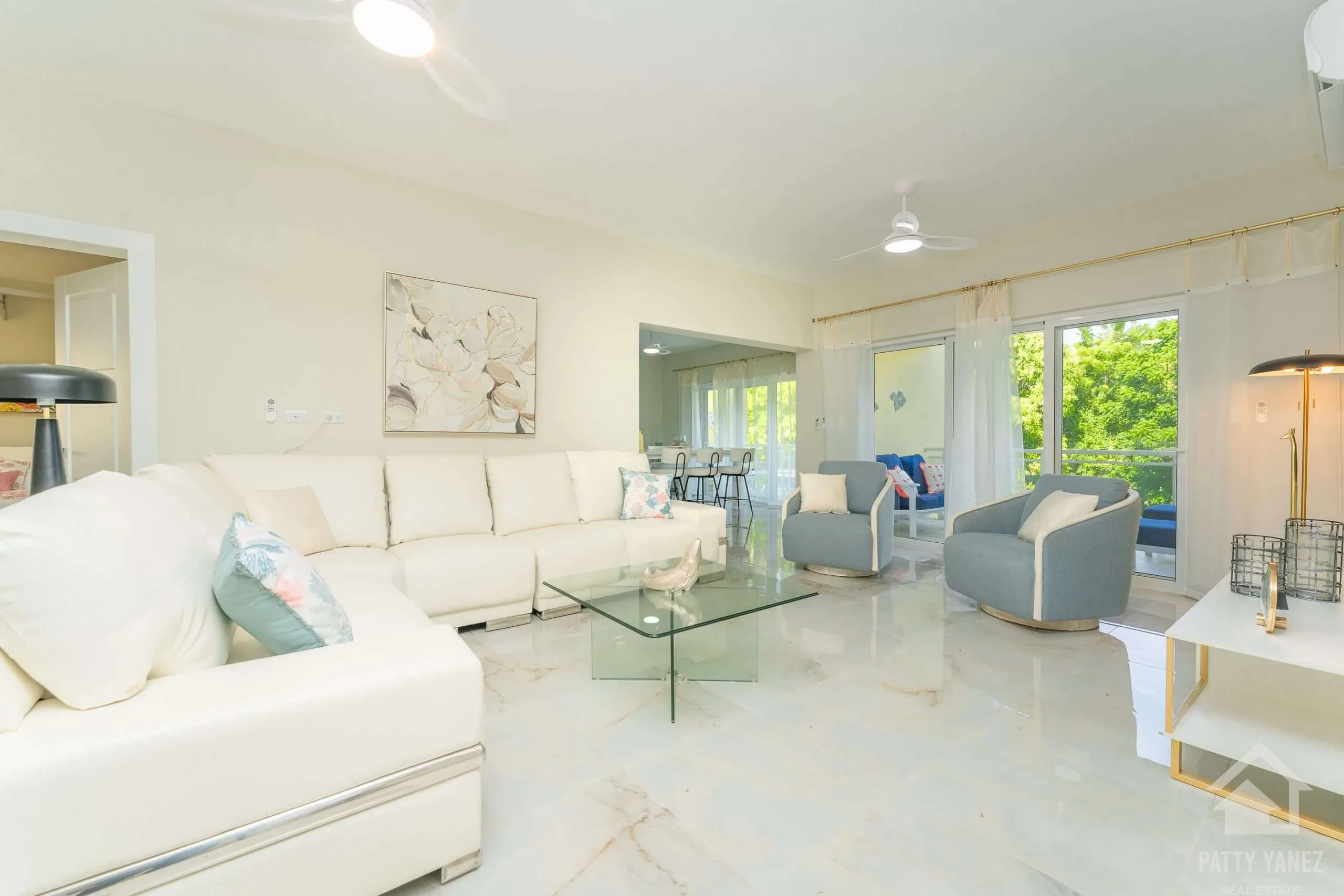 Condominio de 3 recámaras con vista al mar en venta en Sosúa y Cabarete (2) Condominio moderno amueblado de 3 recámaras con vista al mar y piscina