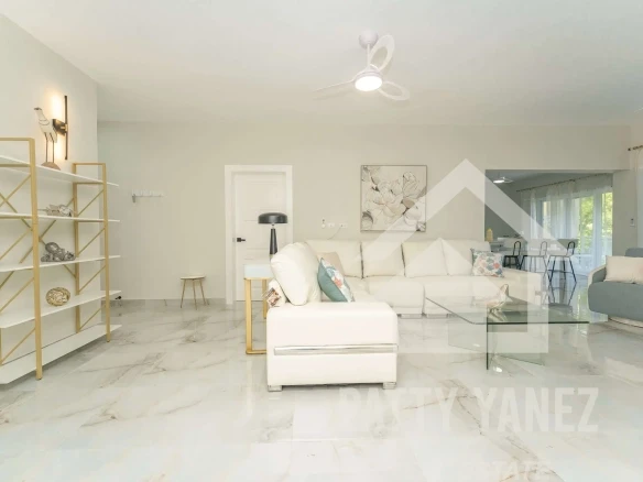 Condominio moderno amueblado de 3 recámaras con vista al mar y alberca