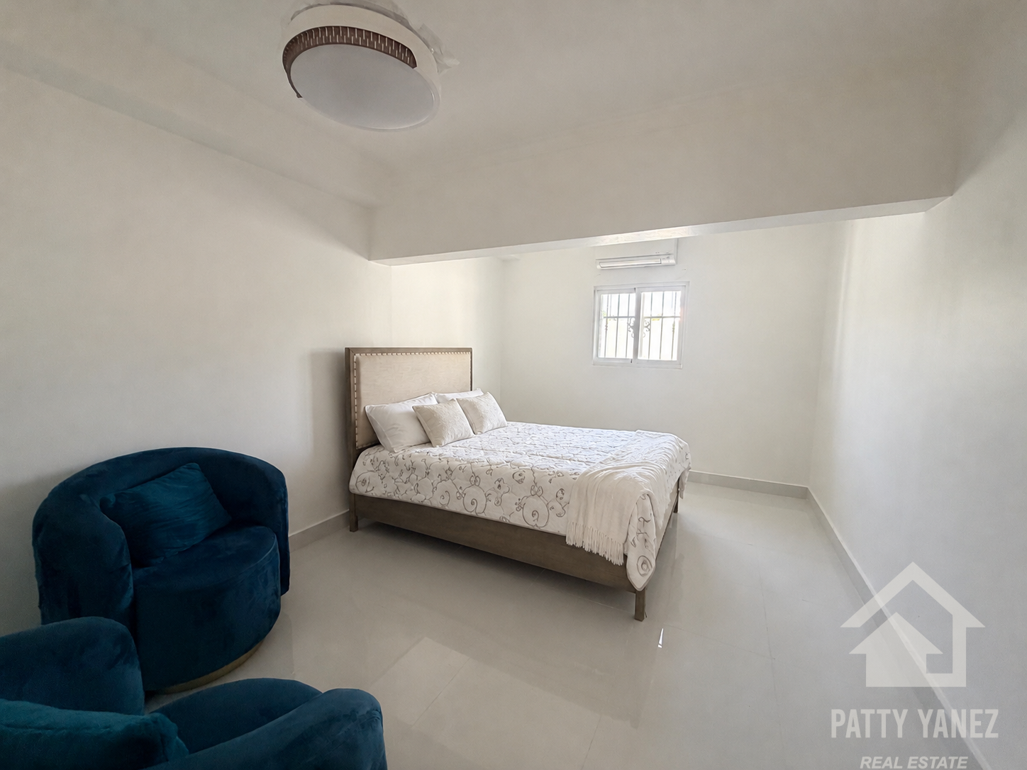 Villa de 5 recámaras con jardín privado y piscina