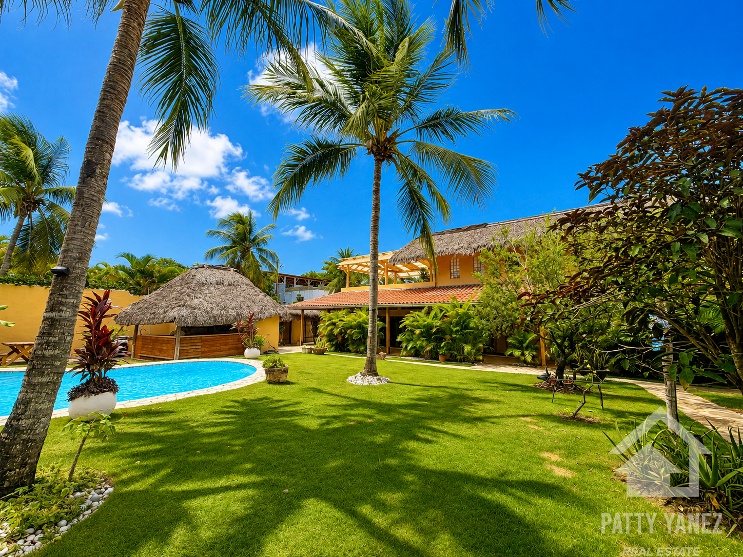 Hotel Sunny Surf en venta en Cabarete Hotel boutique en venta en Playa Encuentro con 9 suites, piscina y ático