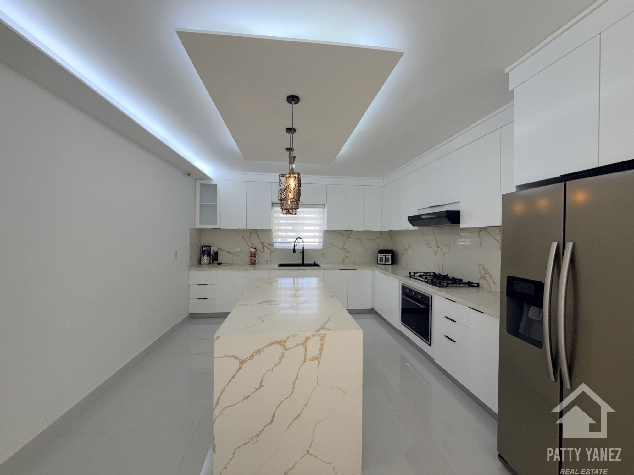 Villa de 5 recámaras con jardín privado y piscina